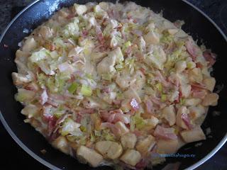Pastel de pollo y puerros pollo, puerro, bacon