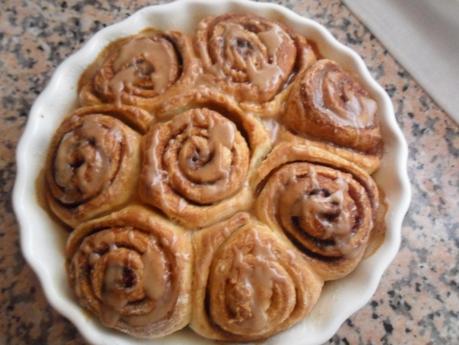 Cinnamon rolls (rollos de canela) Cinnamon rolls (rollos de canela)