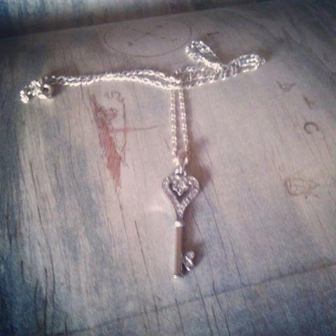 Vuelve el Amor con ayuda de las Joyas de Plata Colgante Llave de Plata Corazón