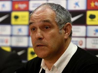 El Barça rechaza las críticas por no haber fichado a un central El Barça rechaza las críticas por no haber fichado a un central