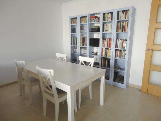 Librería, mesa y sillas de Ikea DESPUÉS de pintar DIY before & after painting ikea table library