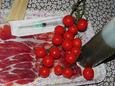 BROCHETA DE TOMATE CHERRY CON JAMÓN IBÉRICO BROCHETA DE TOMATE CHERRY CON JAMÓN IBÉRICO