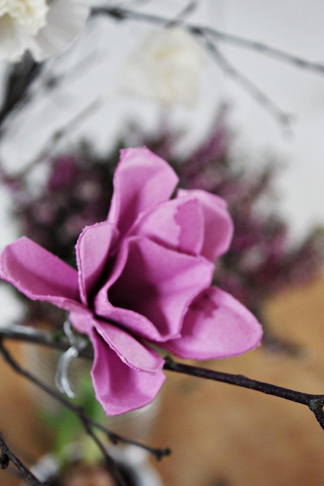 DIY.....UNA GUIRNALDA DE FLORES HECHAS CON HUEVERAS DIY.....UNA GUIRNALDA DE FLORES HECHAS CON HUEVERAS