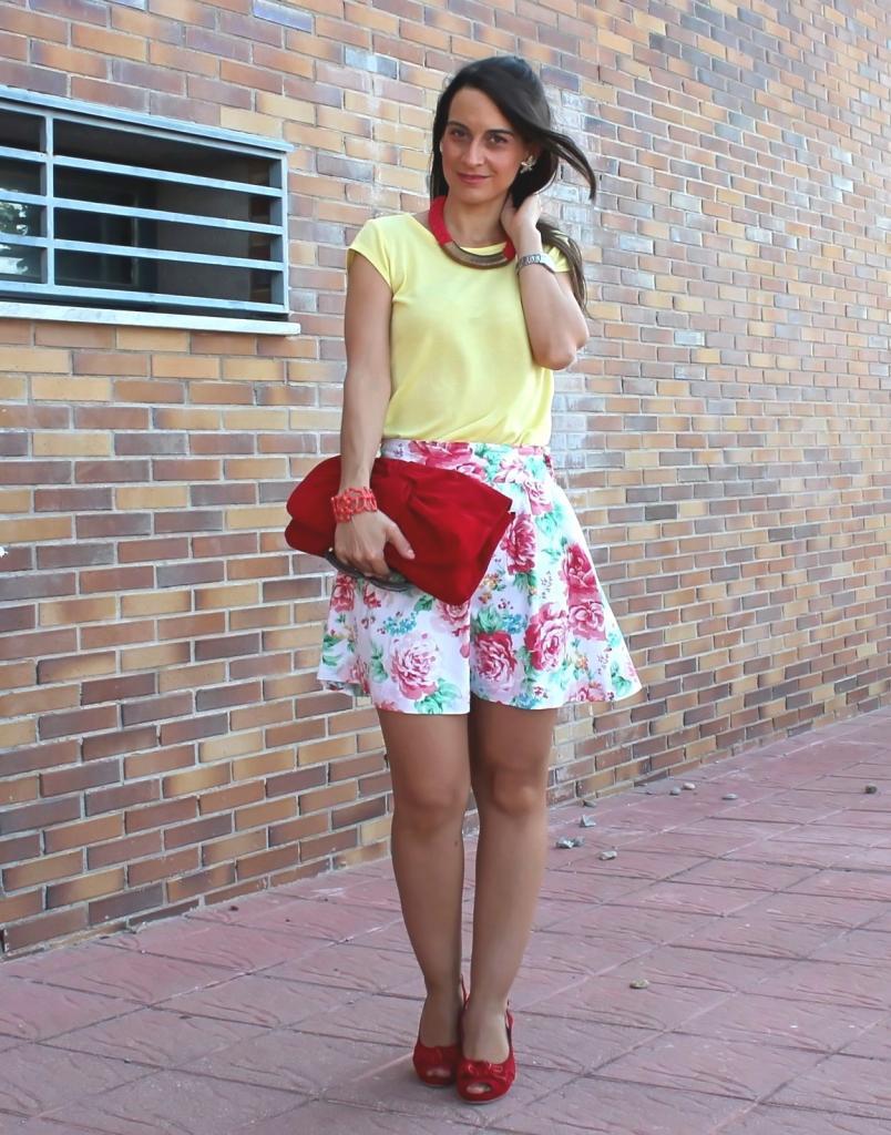 Red , flowers and....yellow. Red , flowers and....yellow.