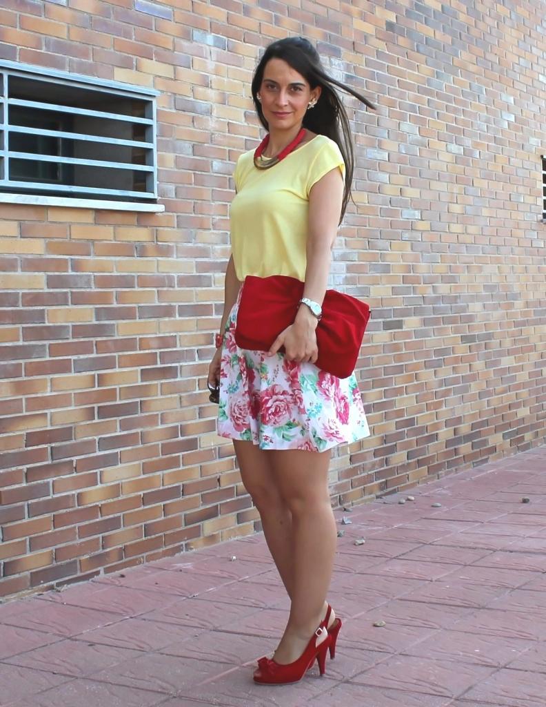 Red , flowers and....yellow. Red , flowers and....yellow.