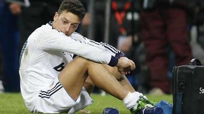 El mundo del fútbol no entiende la marcha de Özil al Arsenal El mundo del fútbol no entiende la marcha de Özil al Arsenal