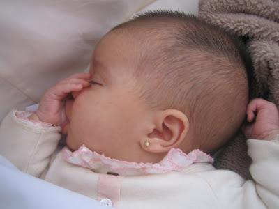 PRIMER CORTE DE CABELLO EN EL BEBE EN CASA PRIMER CORTE DE CABELLO EN EL BEBE EN CASA