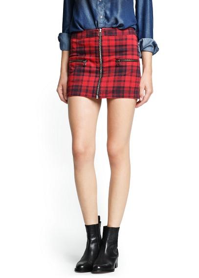 Apúntate al look escocés con la falda a cuadros. Apúntate al look escocés con la falda a cuadros.