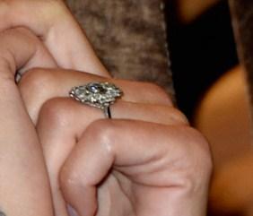 Scarlett Johansson, de Versace, luce en Venecia su anillo de compromiso. Vídeo Scarlett Johansson, de Versace, luce en Venecia su anillo de compromiso. Vídeo