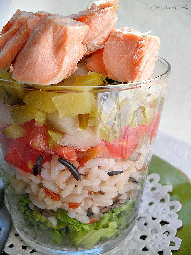 Ensalada multicolor con salmón Ensalada multicolor con salmón