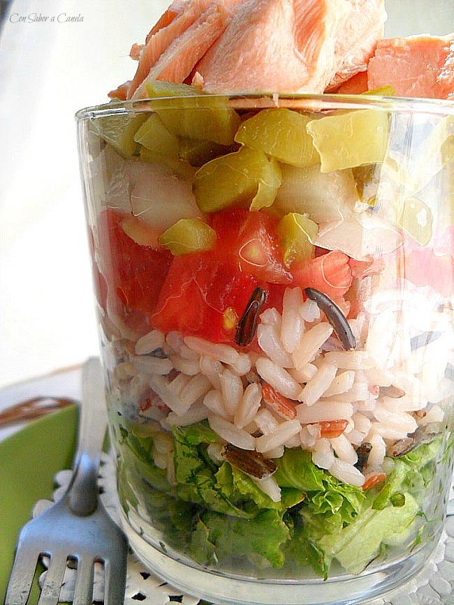 Ensalada multicolor con salmón Ensalada multicolor con salmón