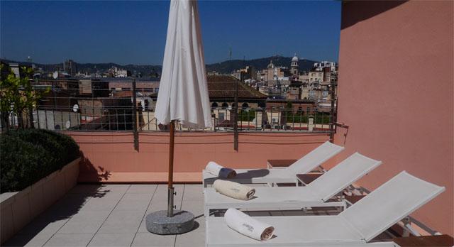 Plan de mediodía en Barcelona: Sunbathing Lunch en el hotel Le Méridien terraza hotel meridien