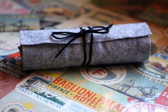 Funda enrollable de fieltro que funciona como lapicero DIY DIY tutorial como hacer estuche portalapices sin tener que coser