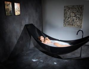 2 Una original forma para relajarse con la bañera de Splinter Works