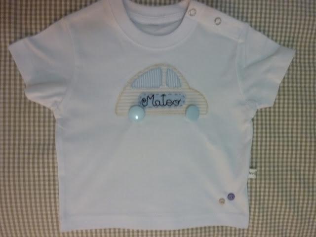 ZAPATILLAS Y CAMISETA DE NIÑO A JUEGO. ZAPATILLAS Y CAMISETA DE NIÑO A JUEGO.