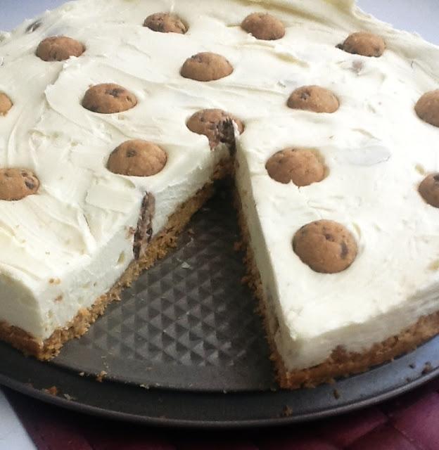 TARTA DE CHOCOLATE BLANCO CON CHIPS AHOY TARTA DE CHOCOLATE BLANCO CON CHIPS AHOY
