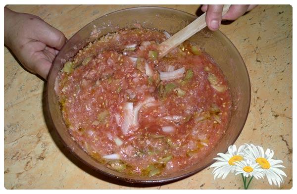 Mezclando Todos Ingredientes Pipirrana Mezclando-Todos-Ingredientes-Pipirrana