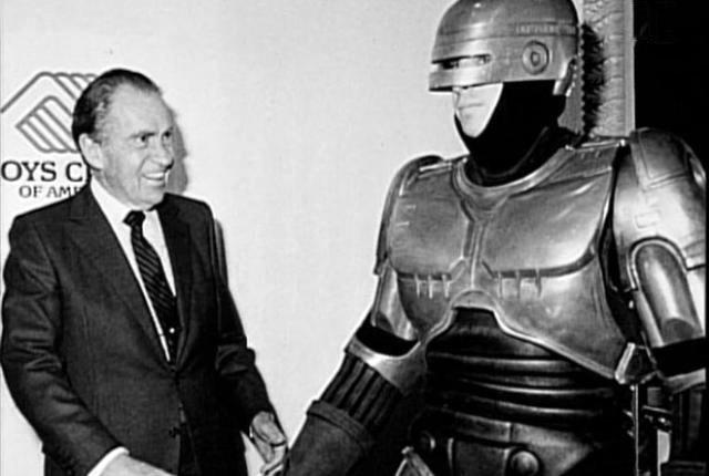 Richard Nixon y Robocop