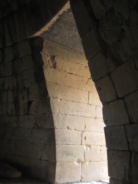 Entre las murallas de Micenas: la ciudad de los reyes malditos Entre las murallas de Micenas: la ciudad de los reyes malditos