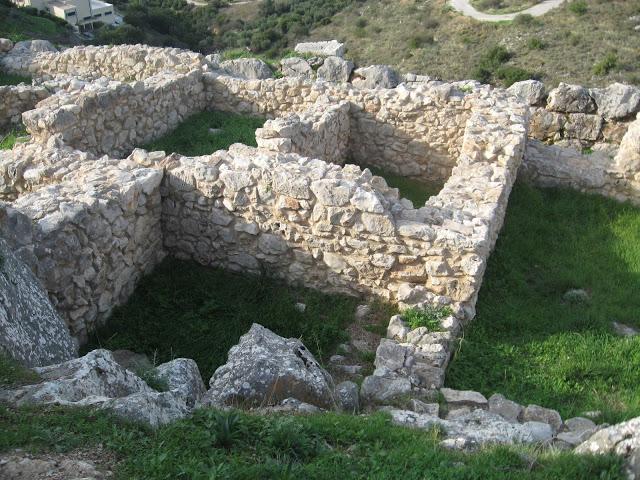 Entre las murallas de Micenas: la ciudad de los reyes malditos Entre las murallas de Micenas: la ciudad de los reyes malditos