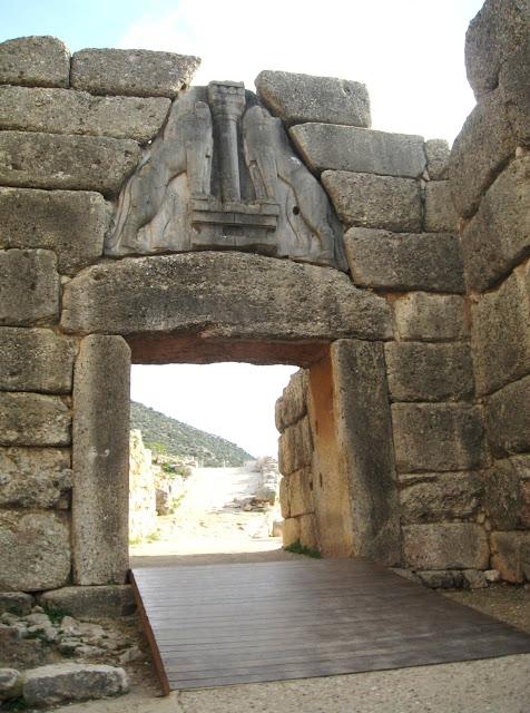 Entre las murallas de Micenas: la ciudad de los reyes malditos Entre las murallas de Micenas: la ciudad de los reyes malditos