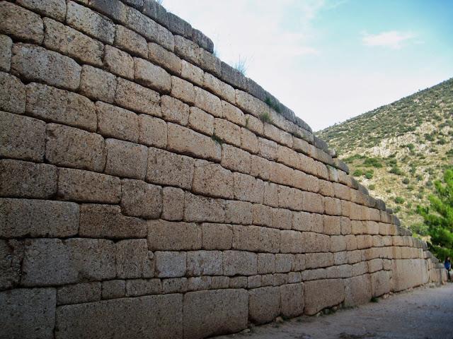 Entre las murallas de Micenas: la ciudad de los reyes malditos Entre las murallas de Micenas: la ciudad de los reyes malditos