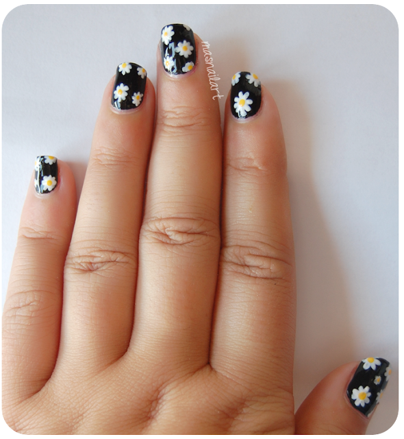 NOTD: Manicura con margaritas. NOTD: Manicura con margaritas.