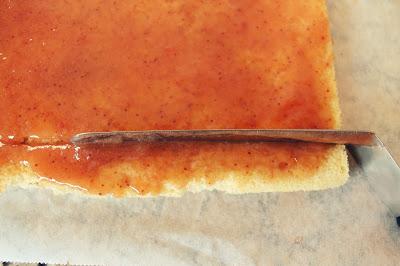 Brazo de gitano de mermelada de fresa. Paso a paso. Brazo de gitano de mermelada de fresa. Paso a paso.