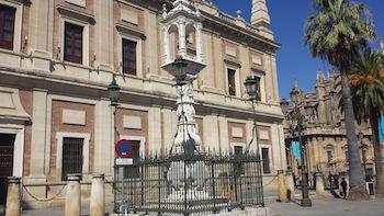 Paseando por Sevilla en coche de caballos. Paseando por Sevilla en coche de caballos.