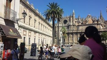 Paseando por Sevilla en coche de caballos. Paseando por Sevilla en coche de caballos.