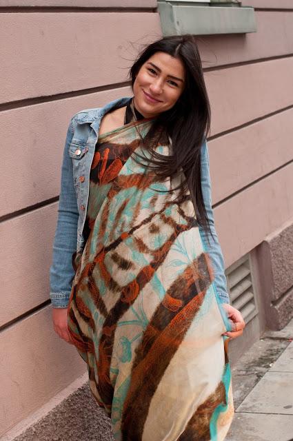 CÓMO PONERSE UN PAÑUELO CÓMO PONERSE UN PAÑUELO