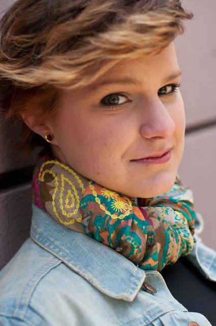 CÓMO PONERSE UN PAÑUELO CÓMO PONERSE UN PAÑUELO