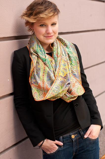 CÓMO PONERSE UN PAÑUELO CÓMO PONERSE UN PAÑUELO