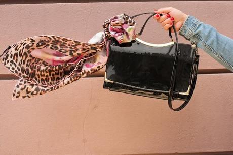 CÓMO PONERSE UN PAÑUELO CÓMO PONERSE UN PAÑUELO