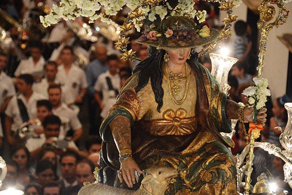 Fotografías de la procesión de la Divina Pastora de Cantillana (III)