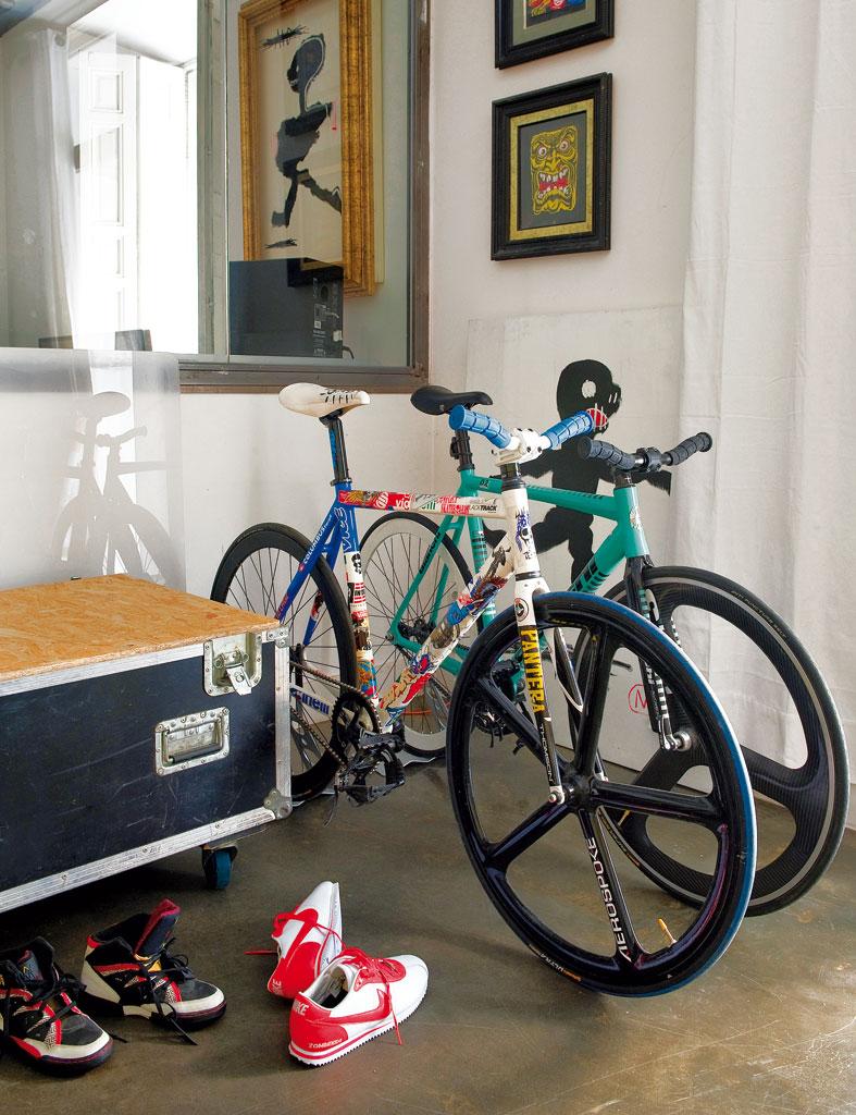 LA TRANSGRESORA CASA DE UN DJ LA TRANSGRESORA CASA DE UN DJ