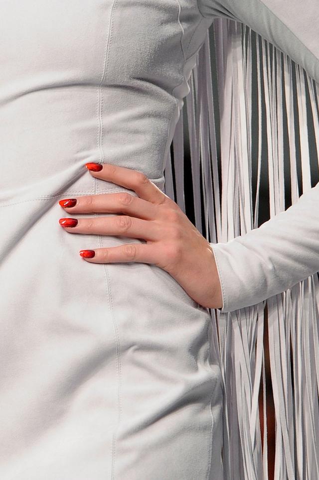 Seven red nail styles seen on fashion shows Seven red nail styles seen on fashion shows