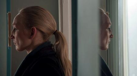 “Betrayal (Traición)”: Aprendiendo a fumar “Betrayal (Traición)”: Aprendiendo a fumar