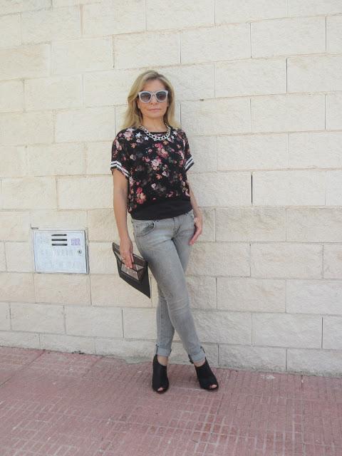 LOOK247-11.9.20138:30Perdonarme amigas, hoy me he demorad... LOOK247-11.9.20138:30Perdonarme amigas, hoy me he demorad...