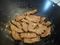 Hígado salteado con espinacas y jengibre Hígado salteado con espinacas y jengibre