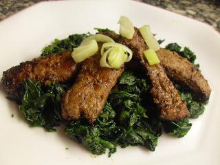 Hígado salteado con espinacas y jengibre Hígado salteado con espinacas y jengibre