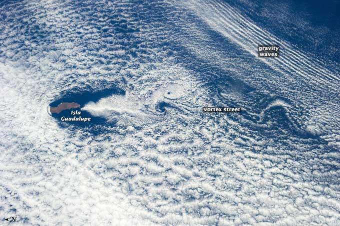 Remolinos y ondulaciones de nubes, Isla Guadalupe