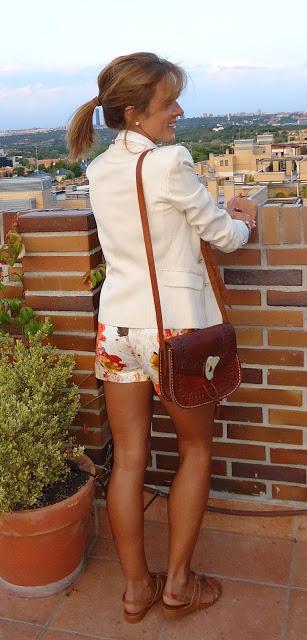 LA BRUJULA EN LA CALLE LA BRUJULA EN LA CALLE