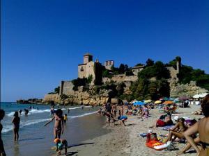 REFLEJOS AL NATURAL. Lugares: Altafulla ( Tarragona ). 12 de septiembre de 2013 ALTAFULLA playa junto Castilllo Tamarit megustaelmedionatural