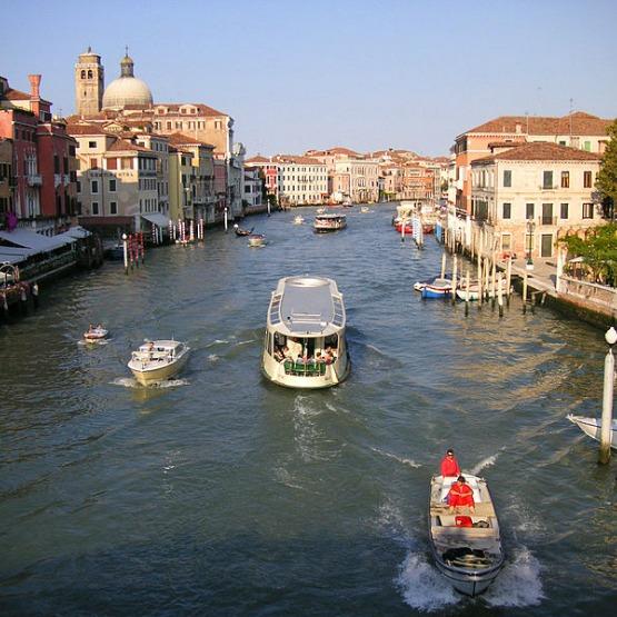 Libreta de un Trotamundos: Vaporetto de Venecia 800px-Venedig_Canal_Grande07