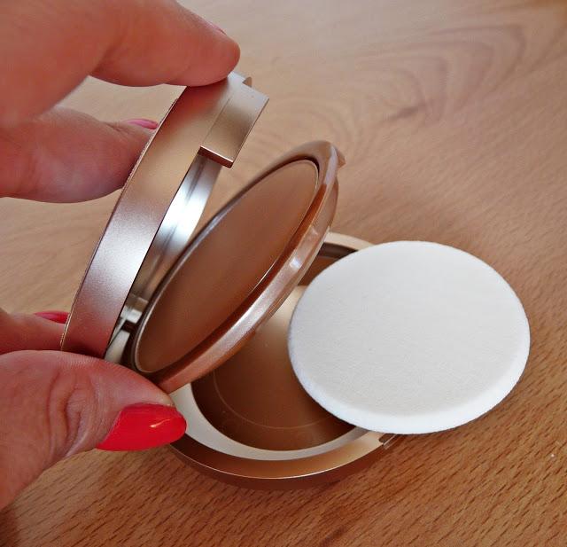 Kit contra el bigote mojado = blanco: Brocha Eco Tools y polvos Kiko Kit contra el bigote mojado = blanco: Brocha Eco Tools y polvos Kiko