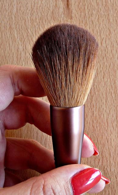 Kit contra el bigote mojado = blanco: Brocha Eco Tools y polvos Kiko Kit contra el bigote mojado = blanco: Brocha Eco Tools y polvos Kiko