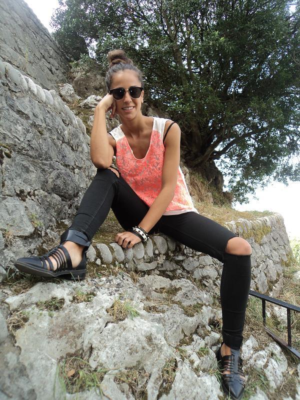 Comfy look ripped pants