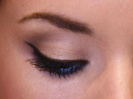 MAQUILLAJE NEGRO/TURUQUESA MAQUILLAJE NEGRO/TURUQUESA