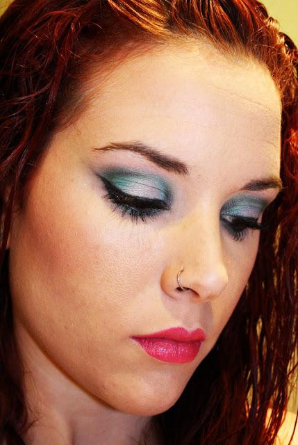 MAQUILLAJE CON VOLUMEN MAQUILLAJE CON VOLUMEN